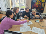 Цифровое будущее доступно каждому: участники «Балтийского долголетия» осваивают современные технологии в библиотеке Рутмана
